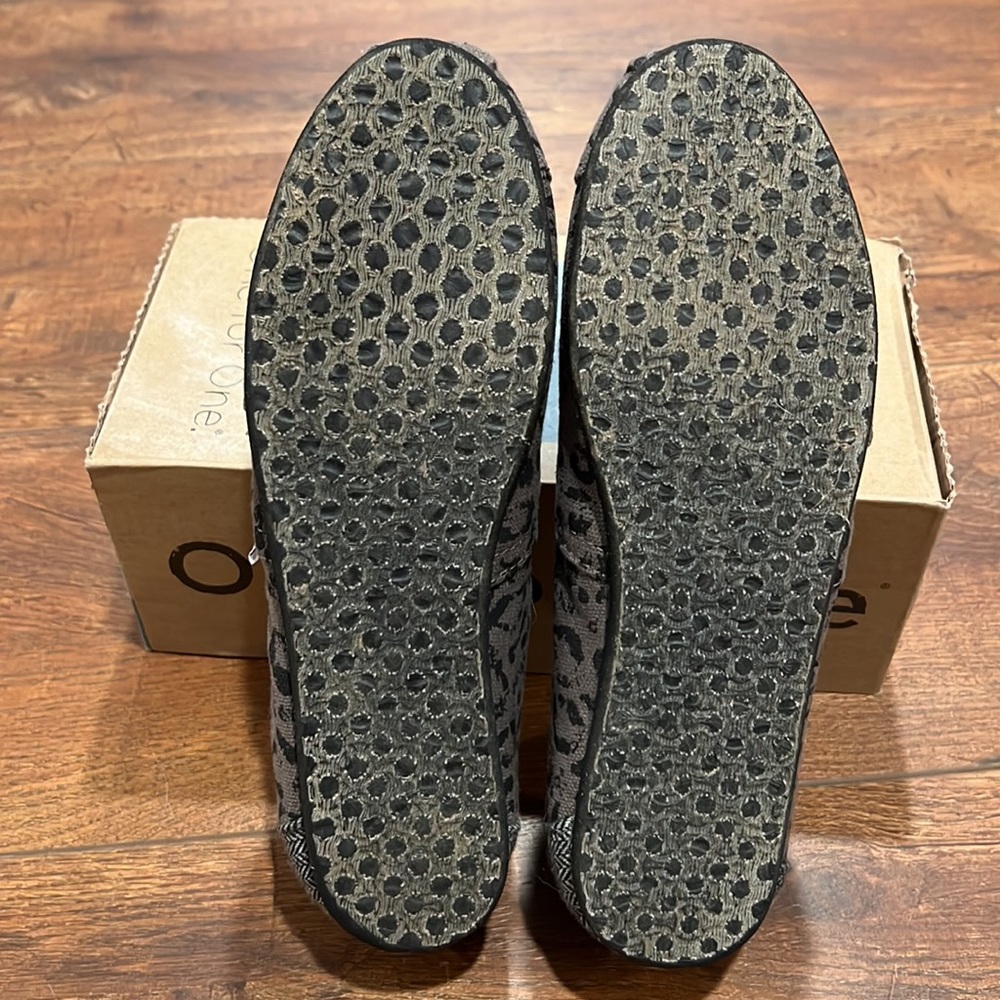 TOMS Classics - Picture 4 of 5